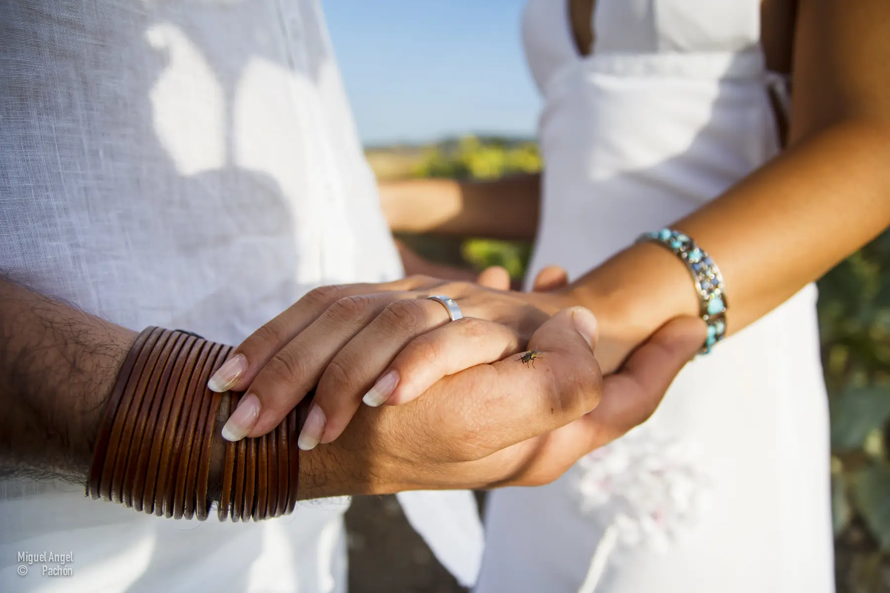 Primer plano de las manos de una pareja
